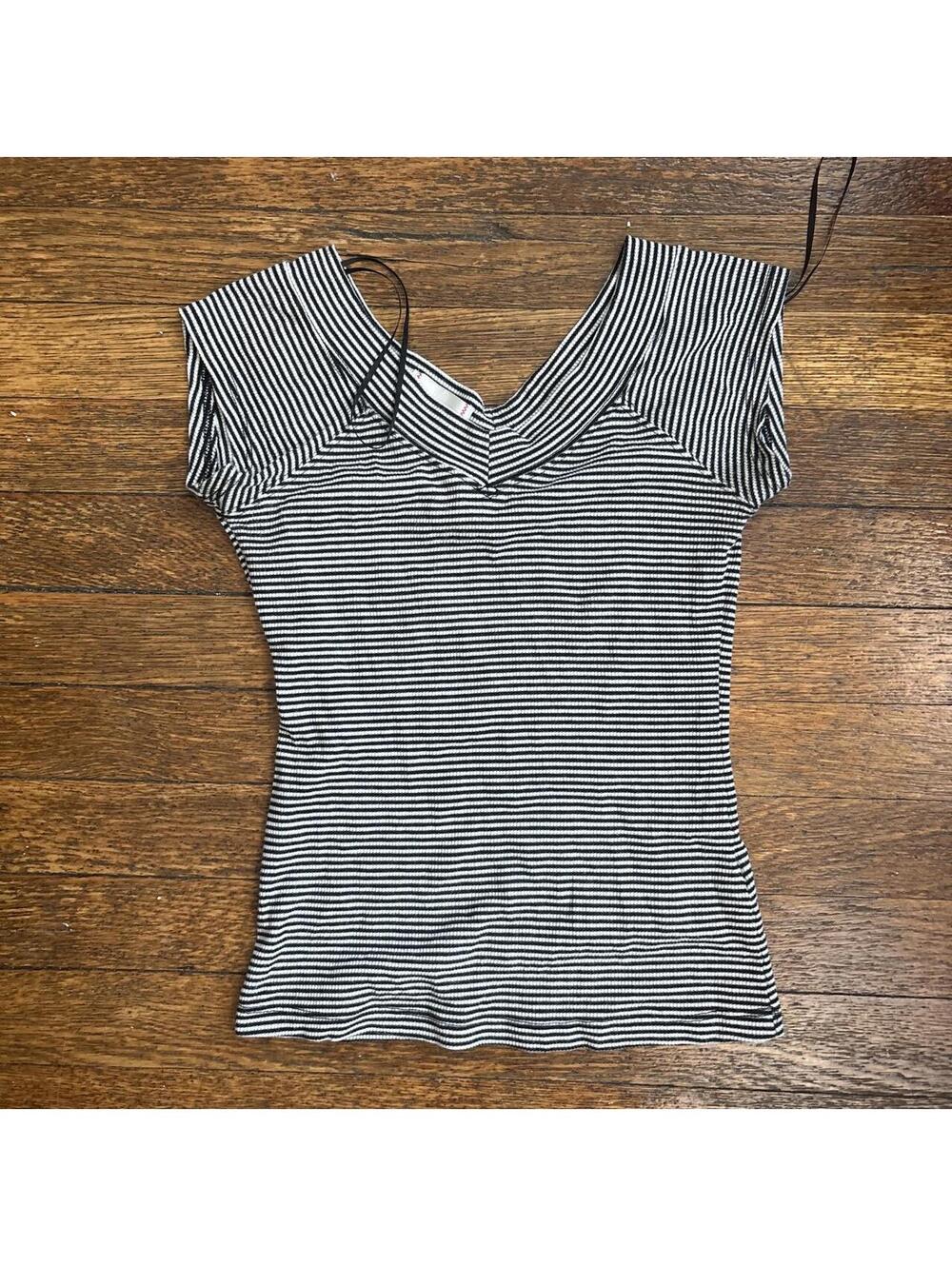Urban Outfitters Women's Black and Blue Tshirt